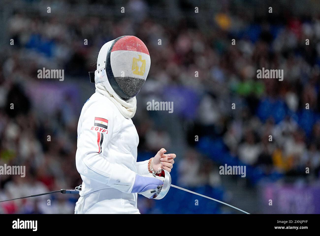 PARIS, FRANCE - JUILLET 27 : Aya Hussein de l'Egypte lors de l'Epéé individuel féminin pendant l'escrime - Jeux Olympiques Paris 2024 le jour 1 au Grand Palais le 27 juillet 2024 à Paris, France. (Photo Daniela Porcelli/Just Pictures/Sipa USA) Banque D'Images