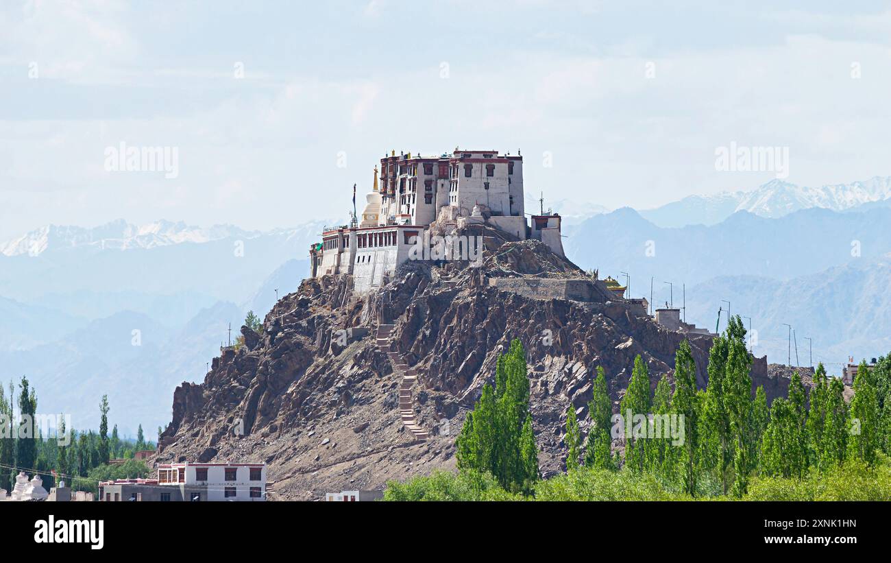 Vue du monastère de Stakna avec la rivière Indus, fondée par un érudit bhoutanais et saint Chosje Modzin à la fin du XVIe siècle, Stakna, Leh, Ladakh, Inde. Banque D'Images