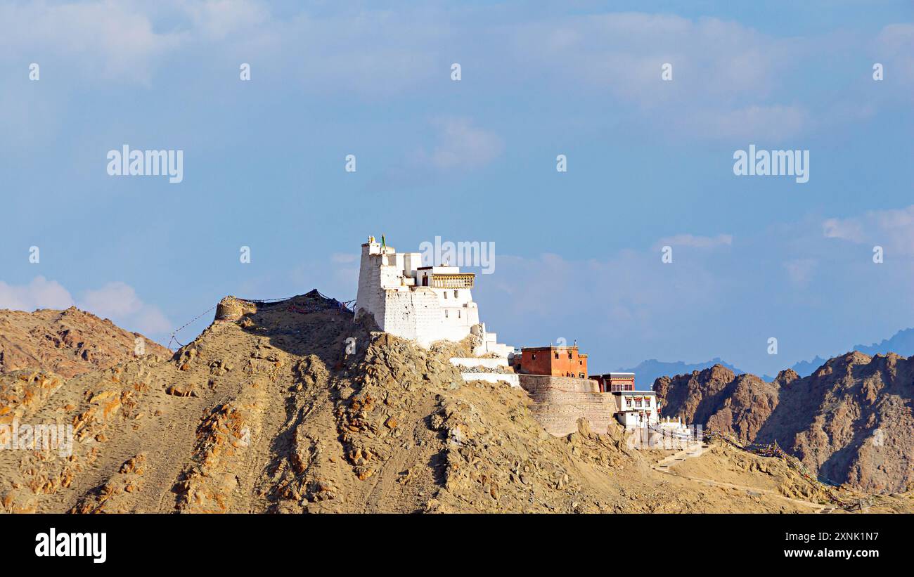 Vue du temple Tsemo Maitreya, fondé en 1430 par le roi Ladakh Tashi Namgyal, Leh, Ladakh, Inde. Banque D'Images