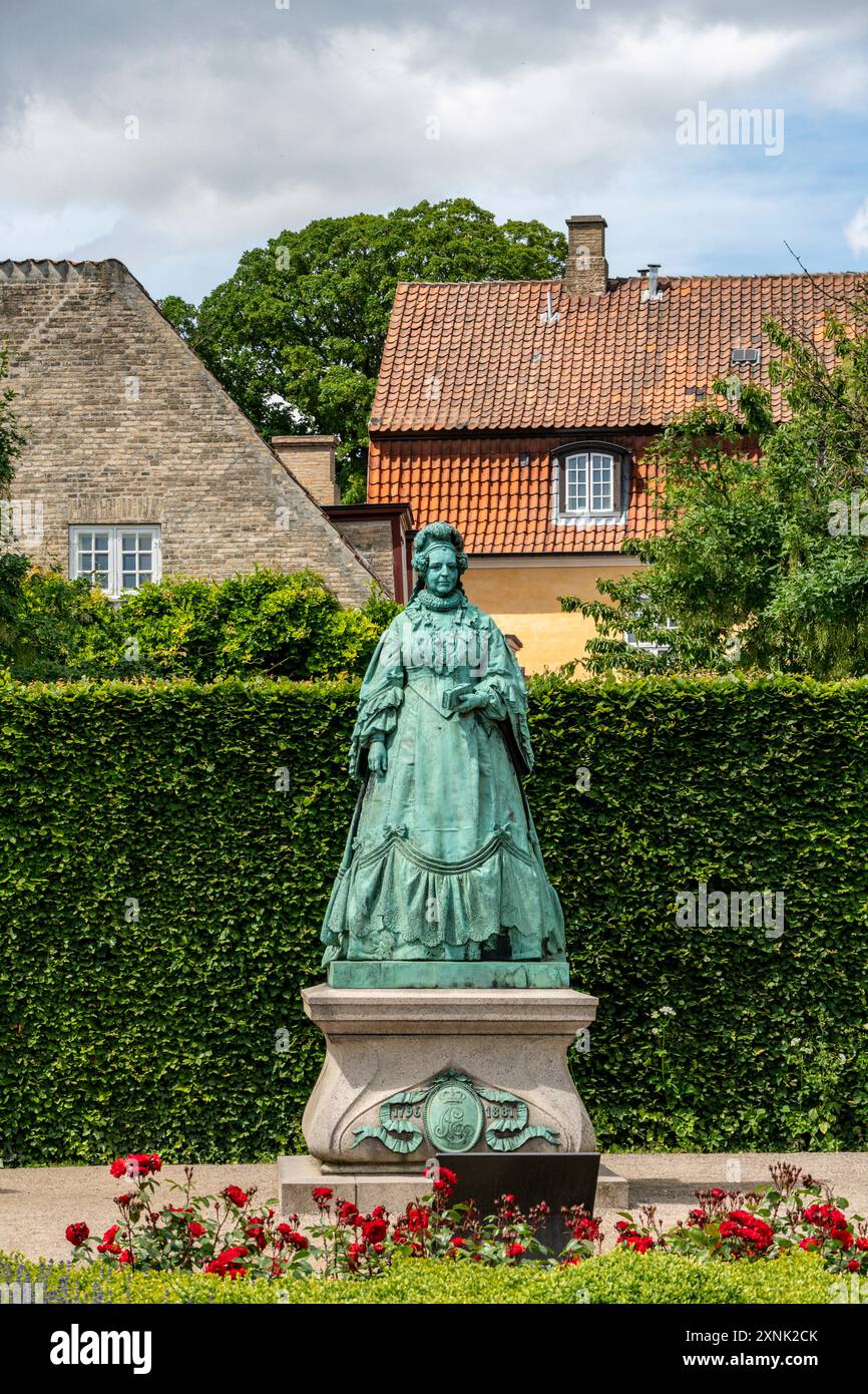 Copenhague, Danemark, Europe Königlicher Garten Rosenborg, Kongens Have, Statue der Königin Caroline Amalie Augustenburg. Schloss Rosenborg, Kopenhagen, Dänemark *** Copenhague, Danemark, Europe Royal Garden Rosenborg, Kongens Have, Statue de la reine Caroline Amalie Augustenburg Palais de Rosenborg, Copenhague, Danemark Banque D'Images