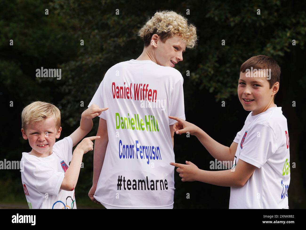 Jeunes membres du Larne Swimming Club (de gauche à droite) Alex (8 ans), Connor (12 ans) et Evan (11 ans) à l'Amphitheatre Wellness Centre, Carrickfergus, au Colorado Antrim. Certains des espoirs de la prochaine génération d'Irlande du Nord en natation olympique ont parlé de se sentir inspirés par les médailles d'or de Daniel Wiffen et Jack McMillan dans la piscine aux Jeux de Paris 2024, ainsi que par leur entraîneur Danielle Hill qui participe également à la Defense Arena. Date de la photo : mercredi 31 juillet 2024. Banque D'Images