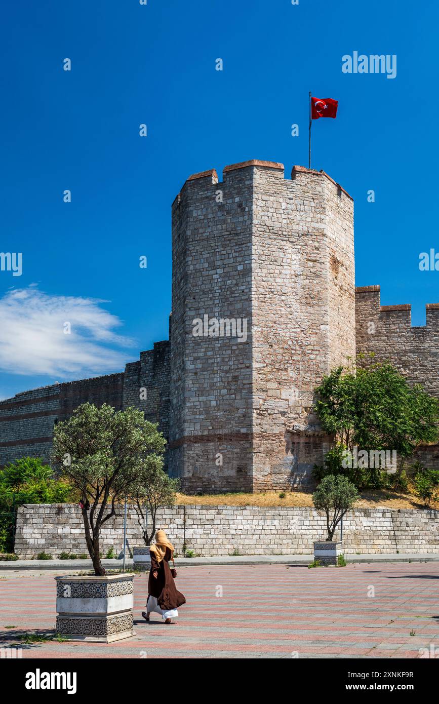 Tour des vestiges des remparts de Constantinople, Istanbul, Turquie Banque D'Images