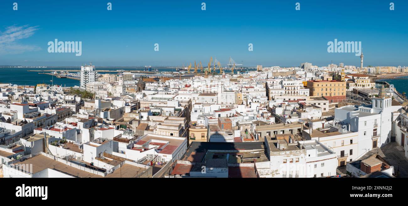 Vue panoramique sur la ville de Cádiz depuis la cathédrale de Santa Cruz. Banque D'Images