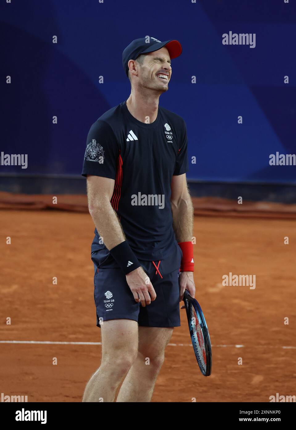 Paris, France. 01 août 2024. Le Britannique Andy Murray réagit après que son dernier match se soit terminé par une défaite face aux doubles américains associant Taylor Fritz et Tommy Paul dans le match quart de finale masculin à Roland Garros le sixième jour des Jeux Olympiques de Paris, jeudi 1er août 2024. Les États-Unis ont gagné le match 2-0. Photo de Hugo Philpott/UPI crédit : UPI/Alamy Live News Banque D'Images