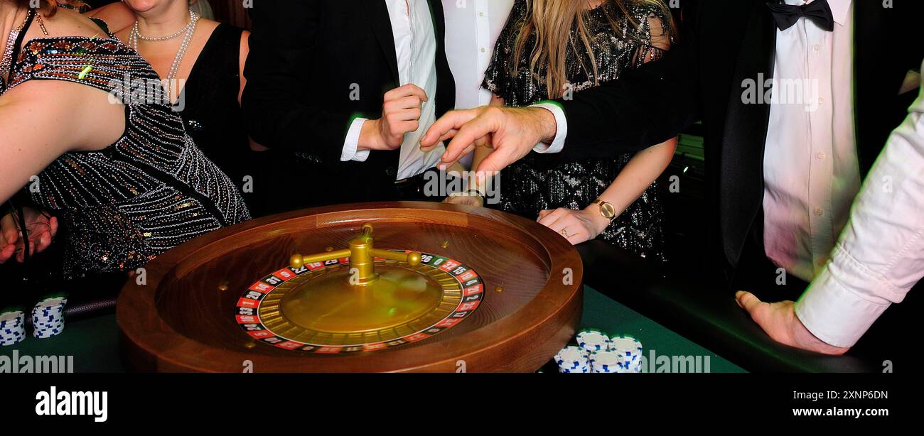 casino, roulette, jeu, joueur, numéros, tables, paris, jeu, argent, émotions, style de vie, célébrations, affaires, personnes, humain, roue de roulette Banque D'Images