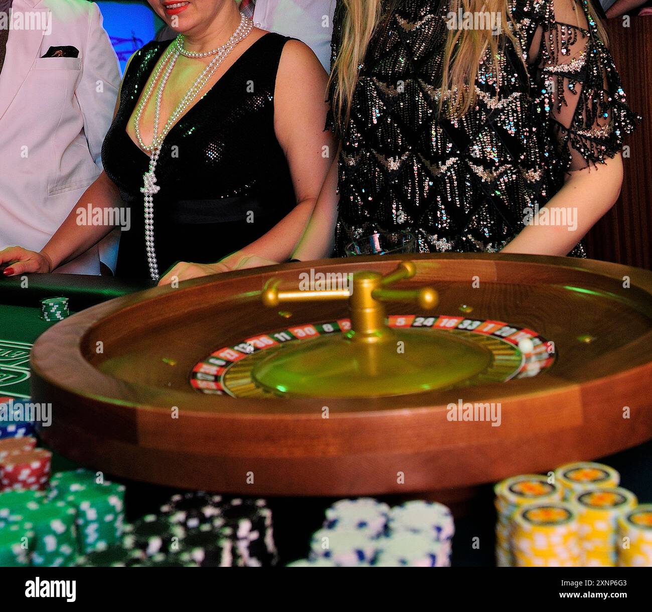 casino, roulette, jeu, joueur, numéros, tables, paris, jeu, argent, émotions, style de vie, célébrations, affaires, personnes, humain, roue de roulette Banque D'Images