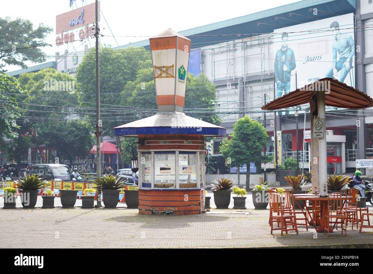 Bâtiments au milieu de la place de la ville de Malang pendant la journée Banque D'Images