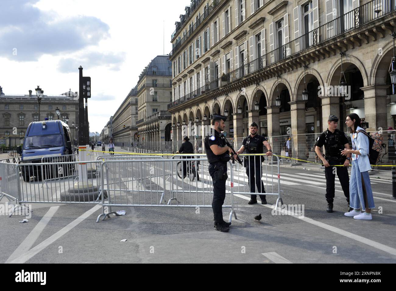 FRANCE. PARIS (75) 4E ARRONDISSEMENT. LES POLICIERS BLOQUENT LA RUE DE RIVOLI EN PRÉPARATION DE LA CÉRÉMONIE D’OUVERTURE DU JEU OLYMPIQUE DE PARIS 2024 Banque D'Images