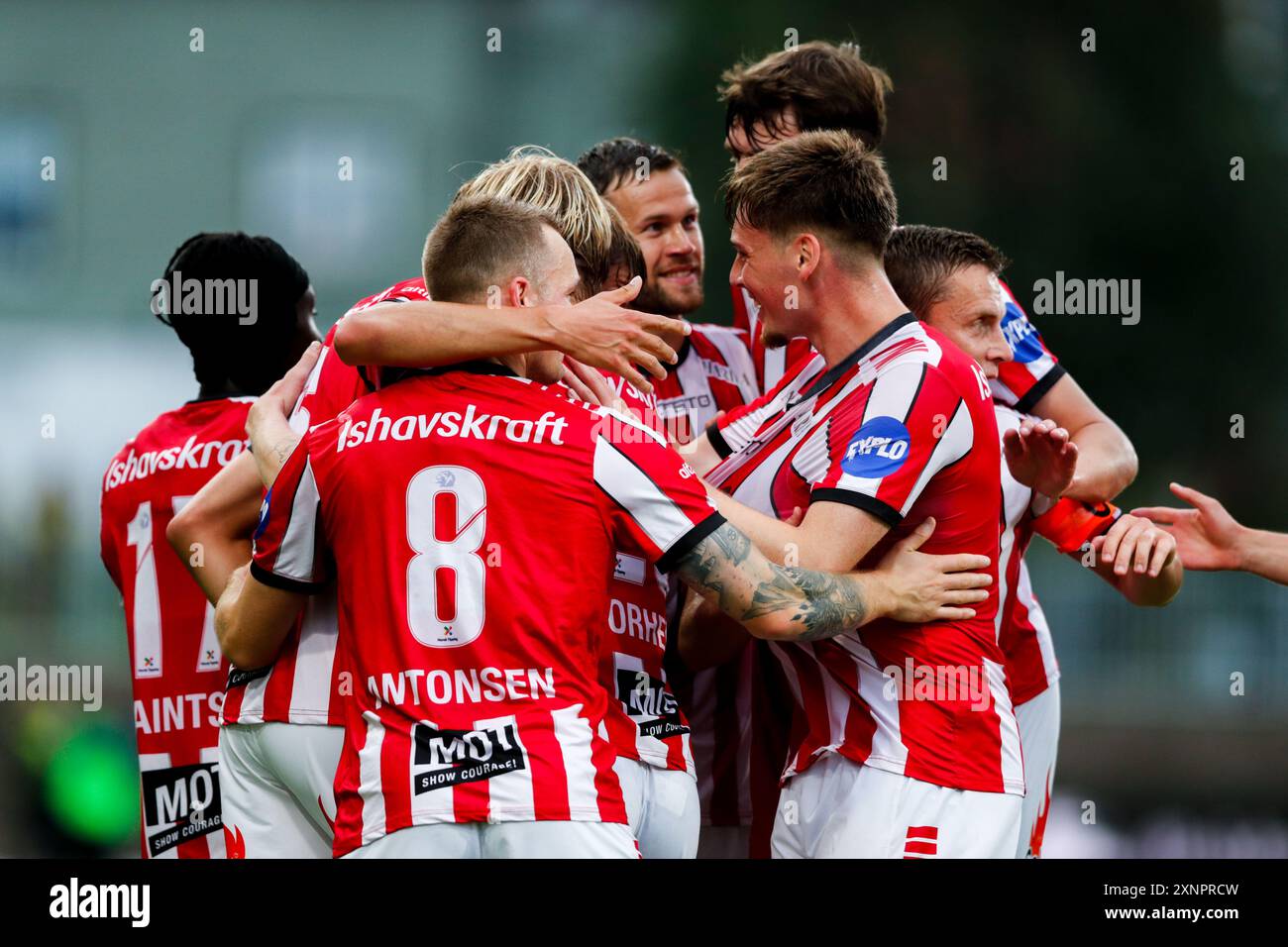 Tromsø 20240801. Tromsø applaudit le score de Jens Hjertø-Dahl pour faire 1-0 lors du match de Coupe d'Europe entre Tromsø et les kups finlandais à Romssa Arena. Photo : Rune Stoltz Bertinussen / NTB Banque D'Images