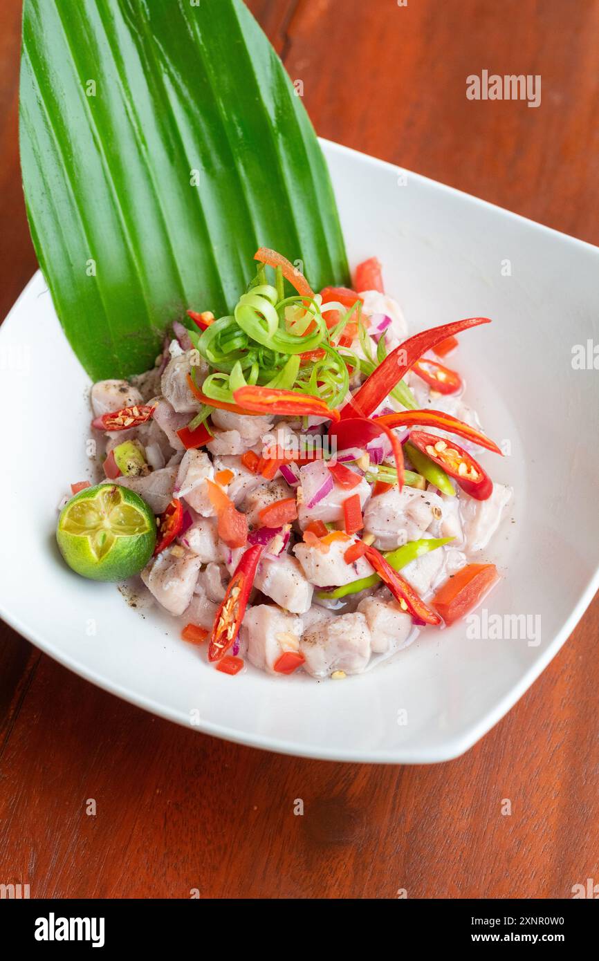 Kinilaw, un plat de ceviche philippin populaire dans un restaurant local à Ilocos, Philippines Banque D'Images