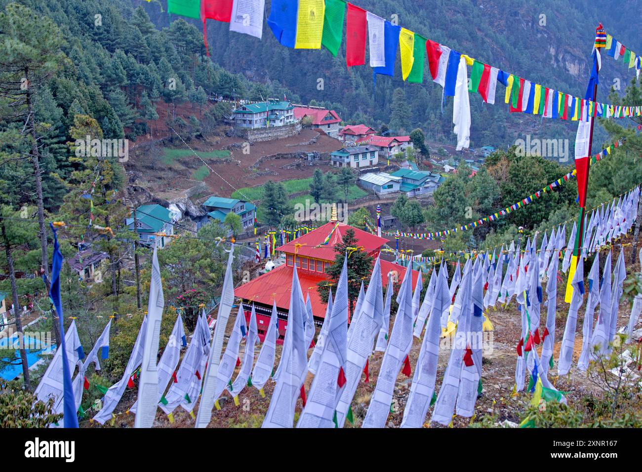 Le village de Monjo le long du trek Everest base Camp Banque D'Images Le village de Monjo le long du trek Everest base Camp Banque D'Images