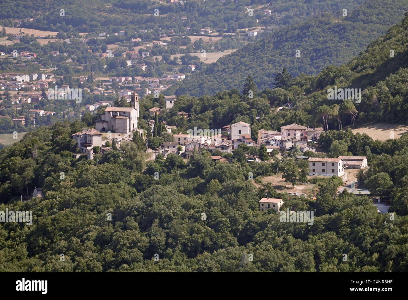 Vue panoramique sur le petit hameau de Greccio, Rieti, Latium, Italie Banque D'Images