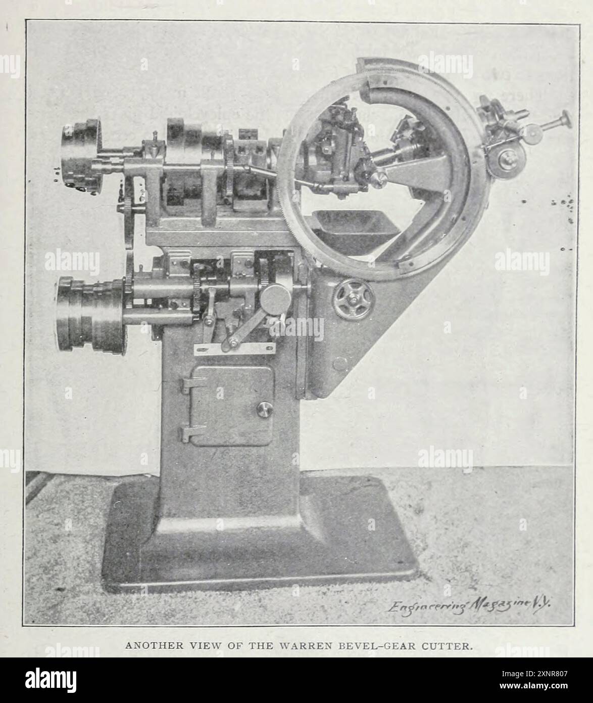 MACHINE DE COUPE À ENGRENAGES CONIQUES WARREN. PRATT & WHITNEY CO. Largement utilisé dans la coupe des engrenages coniques pour le vélo sans chaîne. DE L'ARTICLE LA GÉNÉRATION GÉOMÉTRIQUE DE SURFACES IRRÉGULIÈRES DANS LA CONSTRUCTION DE MACHINES. Par Henry Roland. Tiré de l'Engineering Magazine consacré au progrès industriel volume XIX 1900 The Engineering Magazine Co Banque D'Images