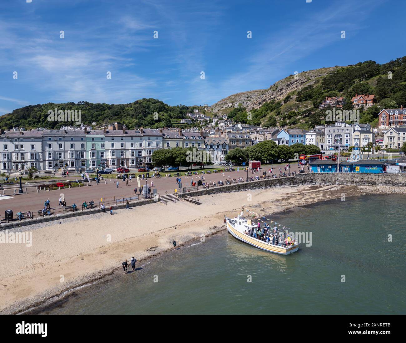 Seabourne tour boat arrive à la jetée dans la baie de Llandudno, côte nord du pays de Galles, Grande-Bretagne Banque D'Images