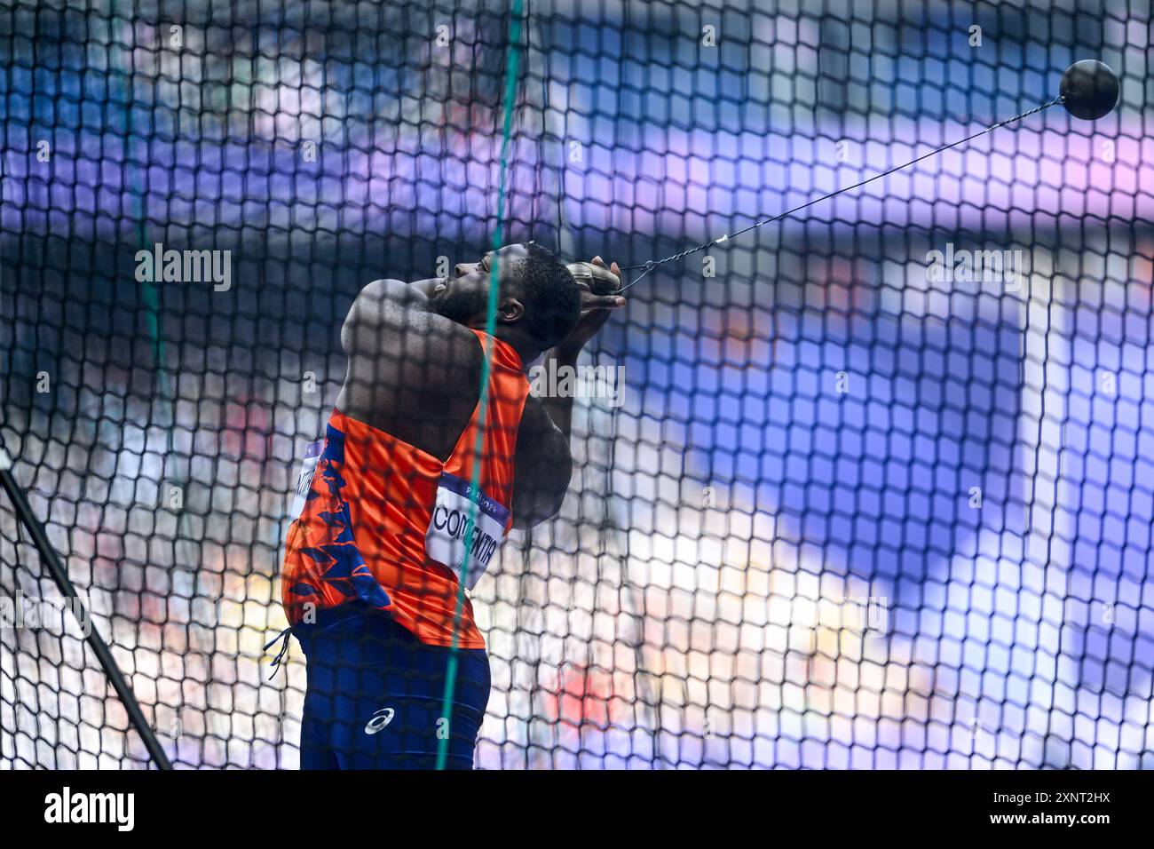 Paris, France. 02 août 2024. PARIS, FRANCE - 2 AOÛT : Denzel Comenentia des pays-Bas en compétition dans les qualifications de lancer de marteau masculin lors du jour 7 d'Athlétisme - Jeux Olympiques Paris 2024 au stade de France le 2 août 2024 à Paris, France. (Photo par Andy Astfalck/BSR Agency) crédit : BSR Agency/Alamy Live News Banque D'Images