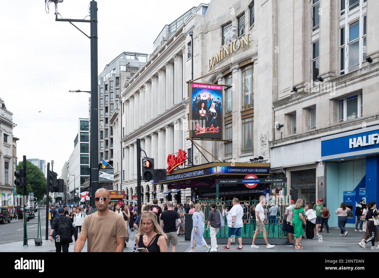 Londres, Royaume-Uni - 24 juillet 2024 : la comédie musicale Sister Act au Dominion Theatre. Banque D'Images