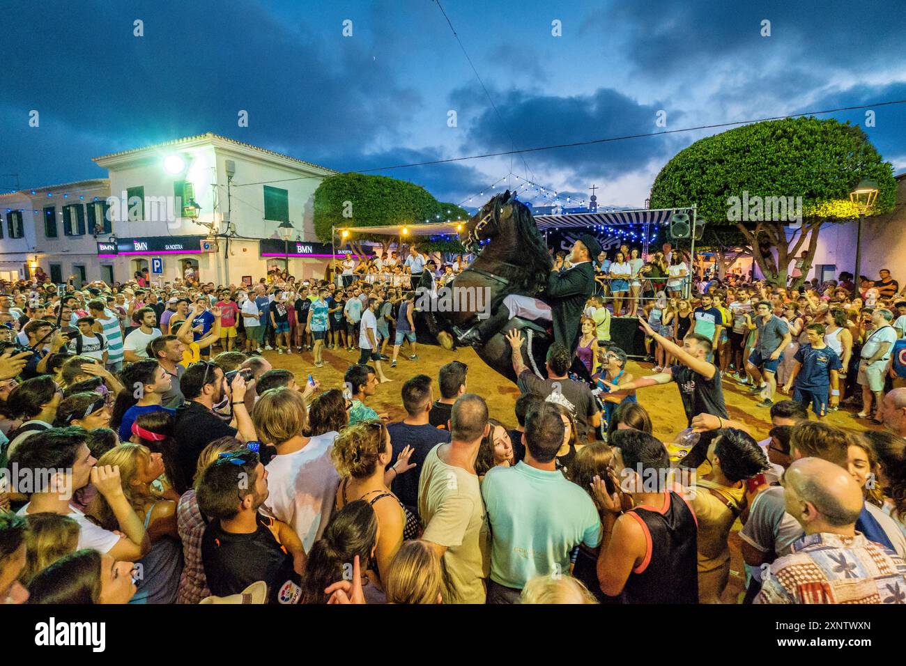 Danse traditionnelle de cheval 'Jaleo', originaire du XIVe siècle, fêtes de Sant Lluís, village de Sant Lluís, Minorque, îles Baléares, Espagne Banque D'Images