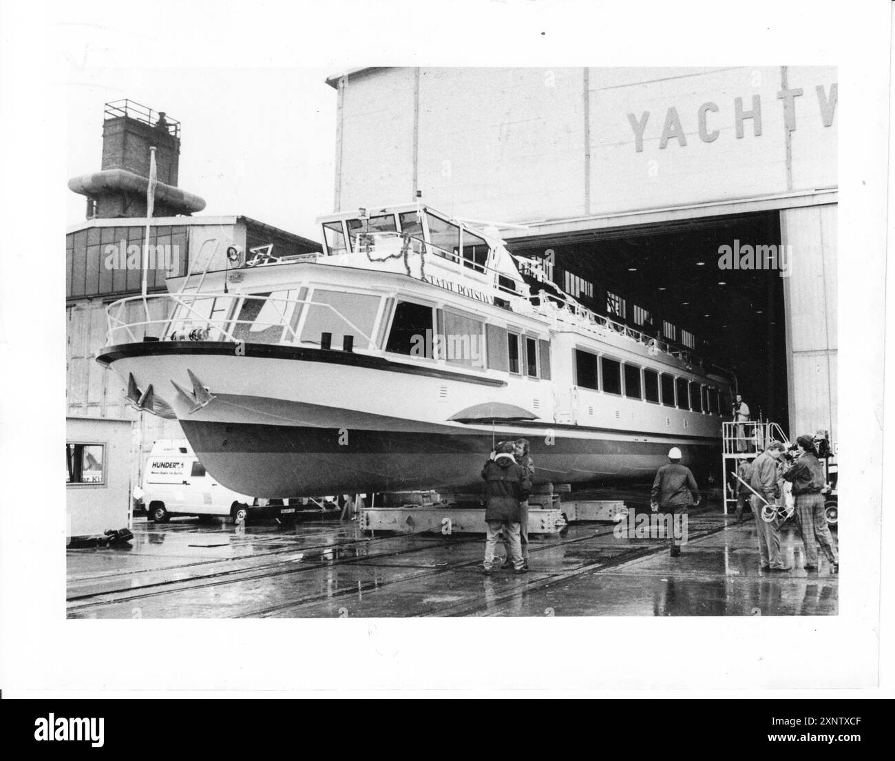 « Le nouveau navire à passagers de la Potsdam White Fleet a reçu le nom de « Stadt Potsdam » au chantier naval Werft Berlin GmbH à Köpenick. Navire. Expédition. Trafic maritime. Photo : MAZ/ Peter Sengpiehl, 02.05.1991 [traduction automatique]' Banque D'Images