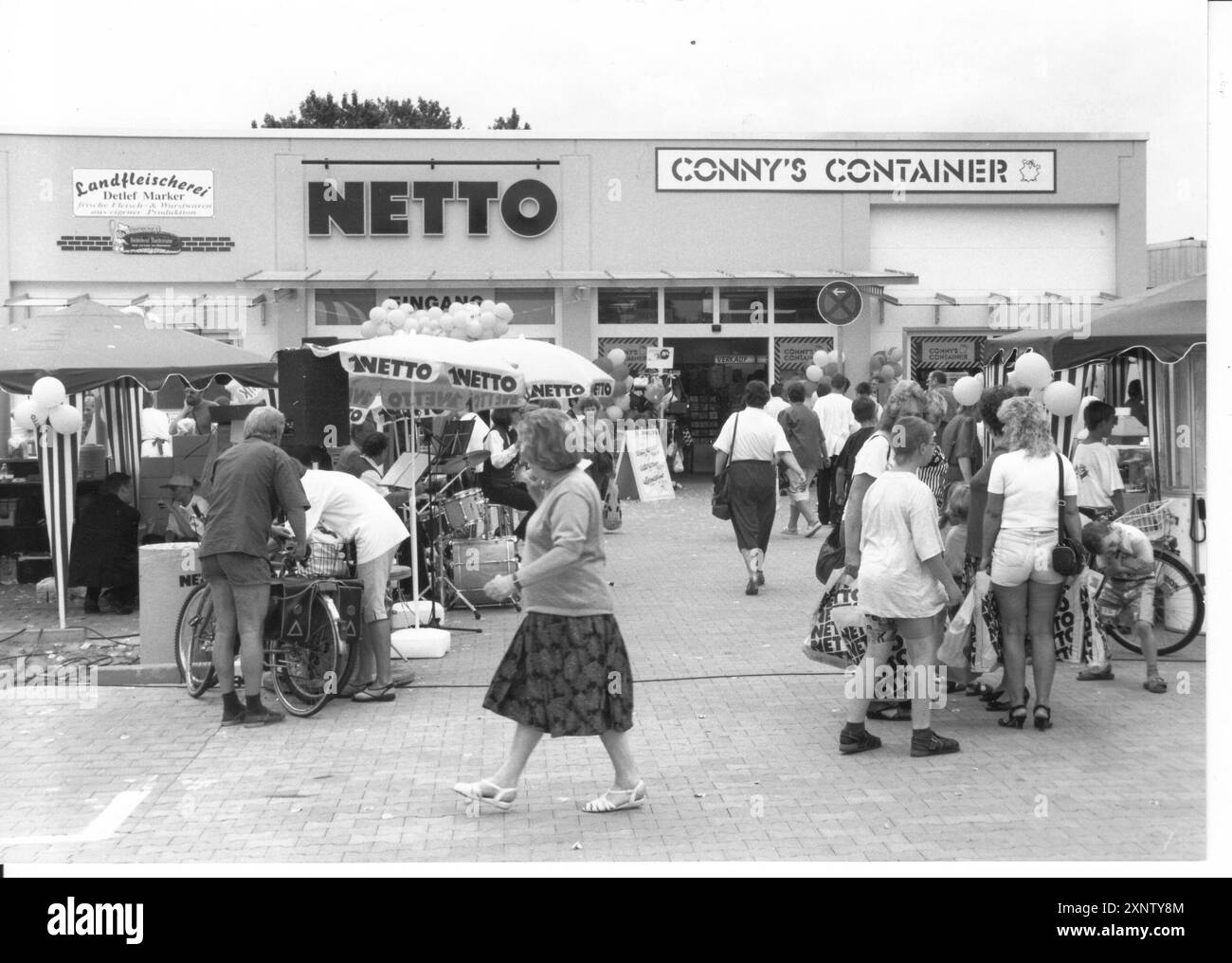 Supermarché Netto dans le centre commercial de Babelsberg. Supermarché. Grand magasin. Société. Photo : MAZ/Joachim Liebe, 02.07.1997 [traduction automatique] Banque D'Images