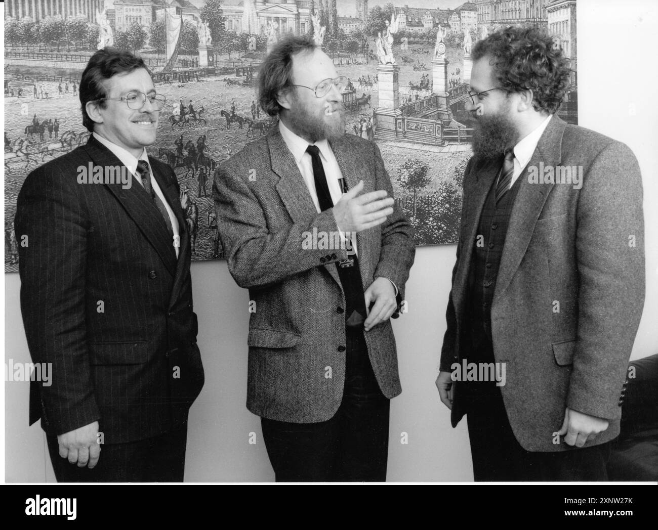 Joachim Kafidoff, chef du SPD Kleinmachnow Et le candidat à la mairie Wolfgang Blasig(Bündnis90/Grüne)(R.) Rencontre avec le chef du SPD Rudolf Scharping et son adjoint Wolfgang Thierse(M.) À Bonn. Discussions sur les demandes de restitution. Politique, politique d'État. Photo : MAZ/Archive, 17.12.1993 [traduction automatique] Banque D'Images