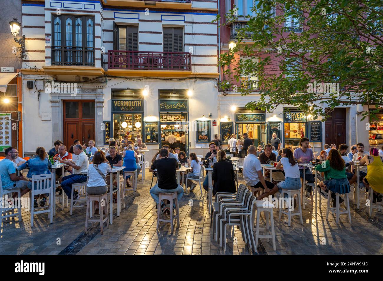 Bar restaurant extérieur dans la vieille ville, Malaga, Andalousie, Espagne Banque D'Images