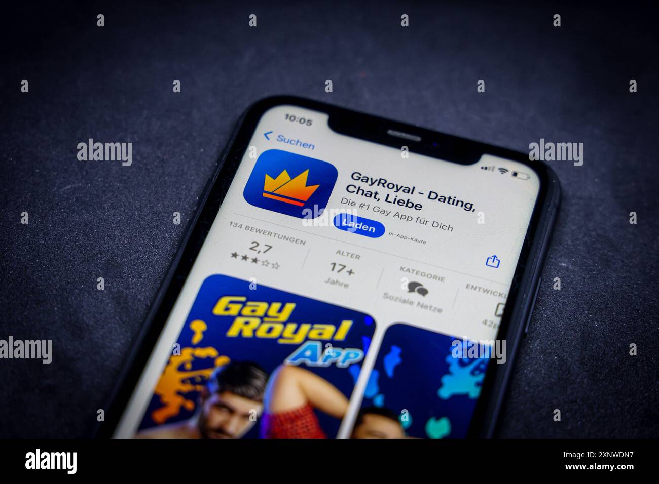 Apple App Store auf einem iPhone. Gay dating App schwuler Chat - GayRoyal - rencontres, chat, Liebe // 02.08.2024 *** Apple App Store sur un iPhone gay dating app gay chat GayRoyal dating, chat, amour 02 08 2024 Banque D'Images