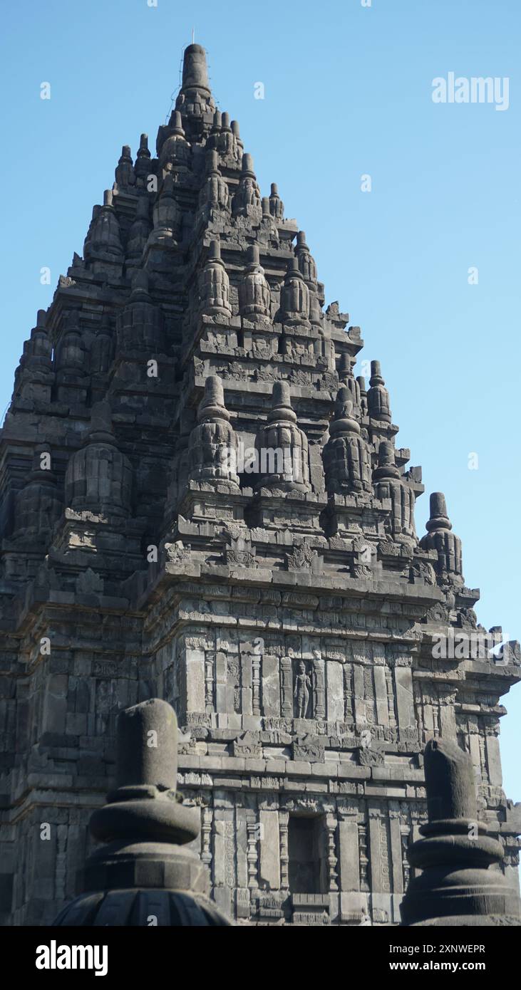 Le temple de Prambanan (Caṇḍi Prambanan) est le plus grand temple hindou en Indonésie qui a été construit au IXe siècle après JC. Banque D'Images