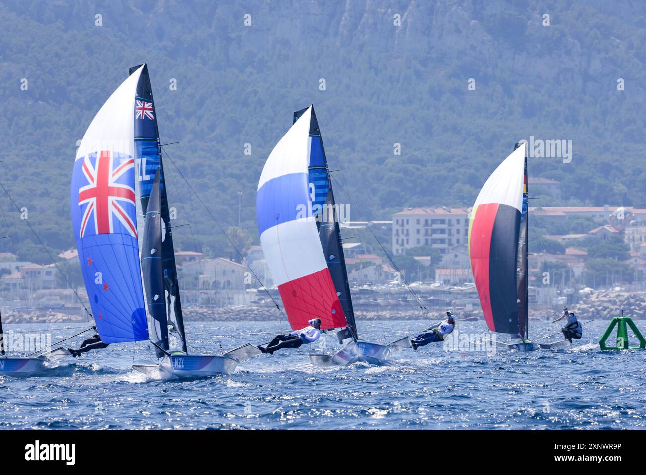 Marseille, France. 02 août 2024. Sylvain Rostaing/le Pictorium - voile - double femme 49er FX - Paris 2024 - 02/08/2024 - France/Provence-Alpes-Cote d'Azur/Marseille - voile olympique Marseille le vendredi 2 août avec des médailles de bronze pour les françaises 49er marins Charline Picon et Sarah Steyaert. Crédit : LE PICTORIUM/Alamy Live News Banque D'Images