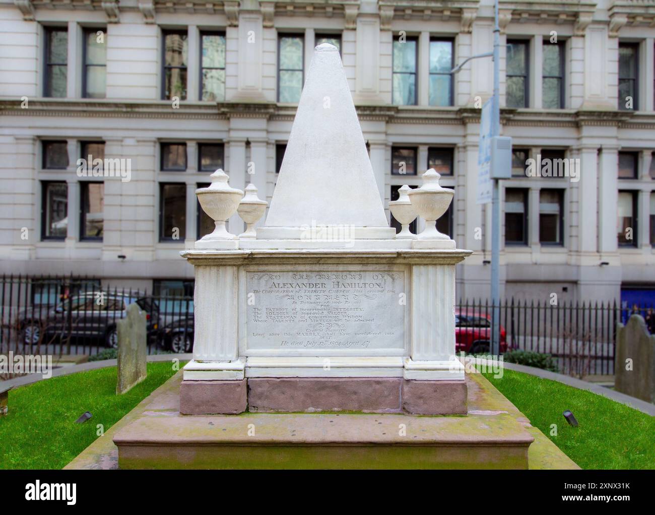 La tombe d'Alexander Hamilton, 1755-1804, homme d'État américain, soldat et père fondateur, inspiration pour la comédie musicale à succès Hamilton, Trinity Church, Broadway, New York Banque D'Images