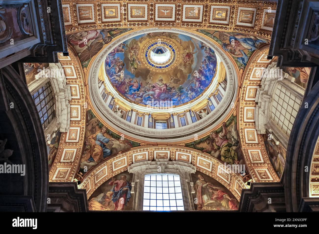 Détail du Dôme de la chapelle baptismale, situé dans la basilique Saint-Pierre dans la Cité du Vatican, l'enclave papale à Rome, UNESCO, Rome, Latium, Italie Banque D'Images