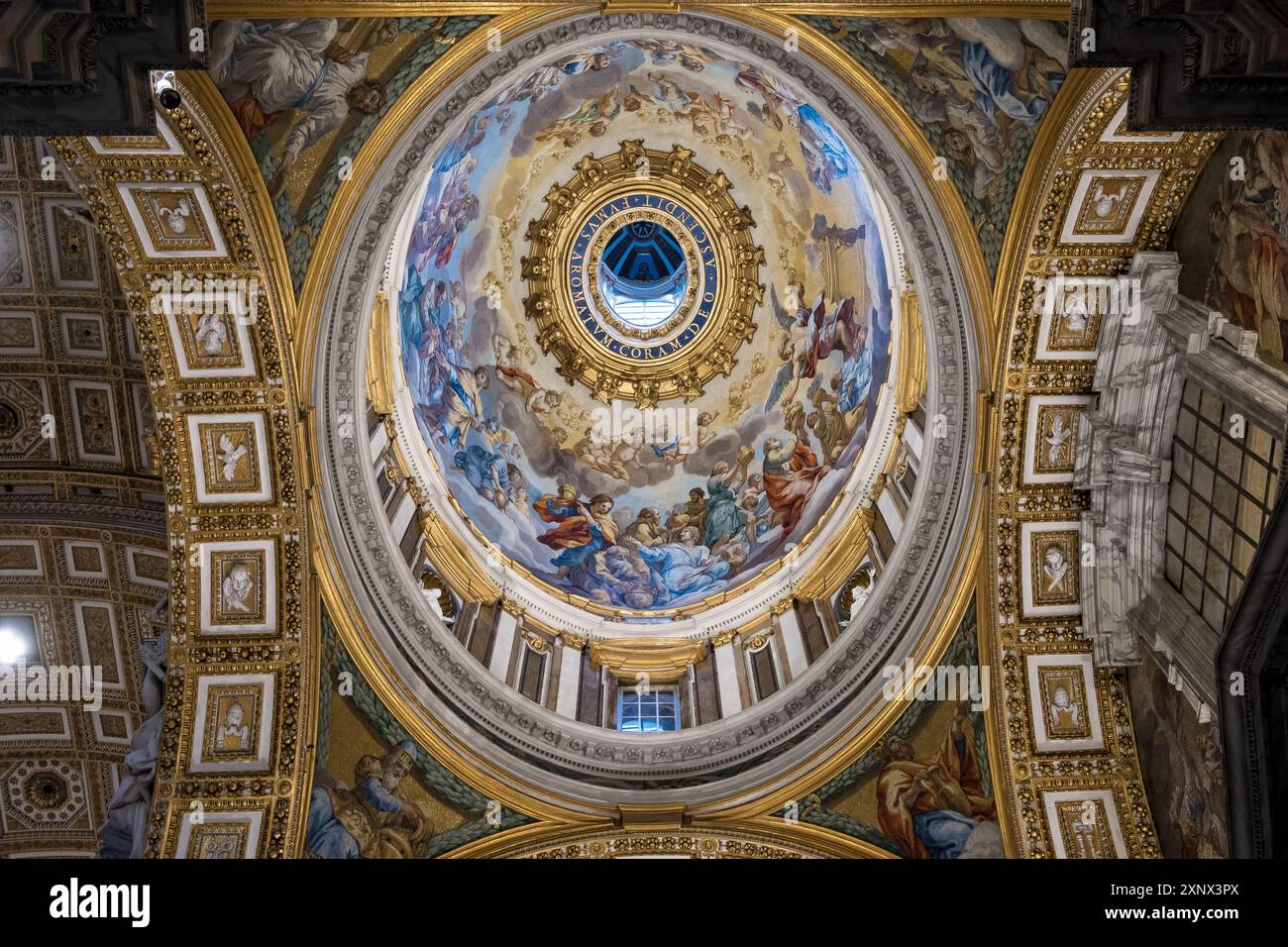 Détail du dôme de la chapelle du Saint Sacrement, situé dans la basilique Pierre à Vatican, UNESCO, enclave papale à Rome, Latium, Italie Banque D'Images