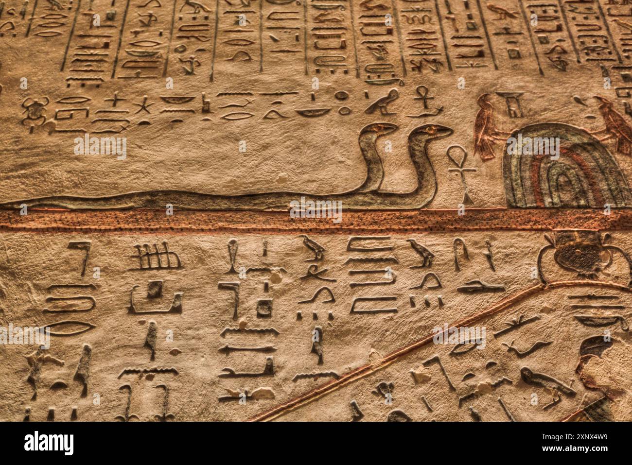 Relief du Dieu serpent égyptien Nehebkau, tombe de Ramsès III, KV11, Vallée des Rois, Thèbes antiques, site du patrimoine mondial de l'UNESCO, Louxor, Égypte Banque D'Images