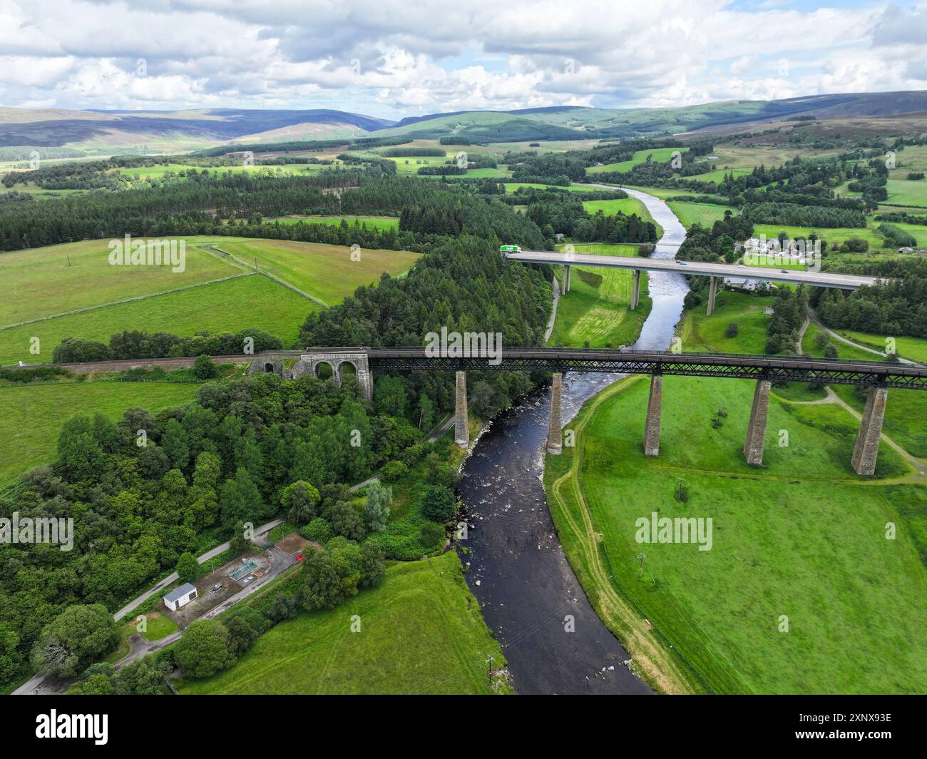Vue aérienne par drone du viaduc de Findhorn à Tomatin Banque D'Images