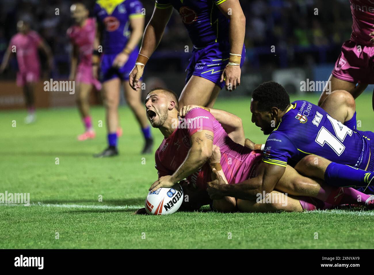 Mikey Lewis de Hull KR va essayer pendant le match Betfred Super League Round 20 Warrington Wolves vs Hull KR au stade Halliwell Jones, Warrington, Royaume-Uni, le 2 août 2024 (photo par Mark Cosgrove/News images) Banque D'Images