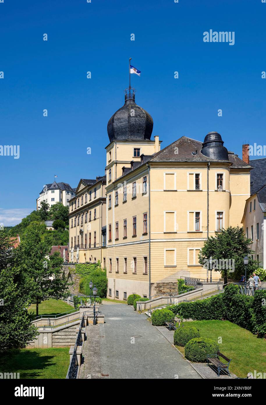 Château inférieur classique, château supérieur à l'arrière, ville résidentielle de Greiz, Thuringe, Allemagne Banque D'Images