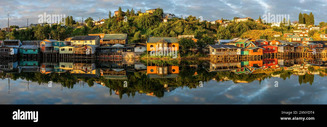 Maisons sur pilotis Pedro Montt, Castro, Chiloé, Chili Banque D'Images