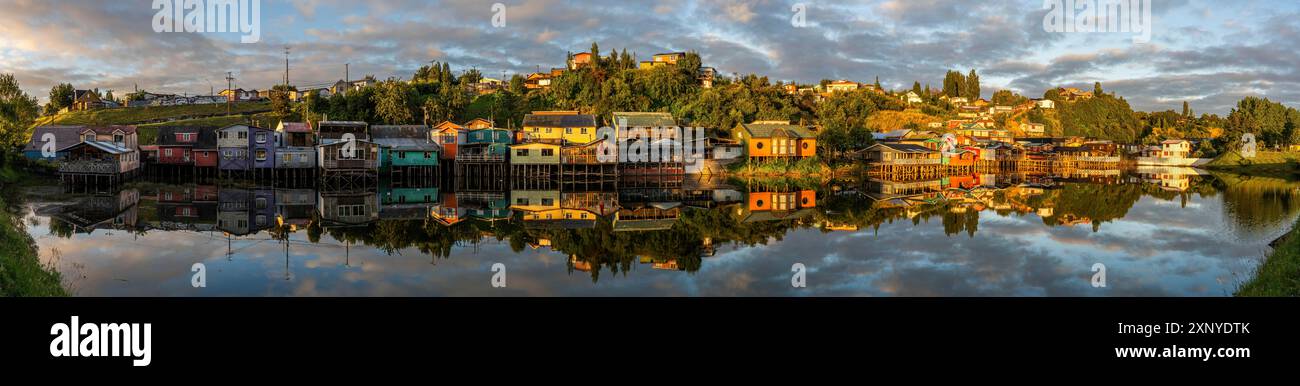 Maisons sur pilotis Pedro Montt, Castro, Chiloé, Chili Banque D'Images