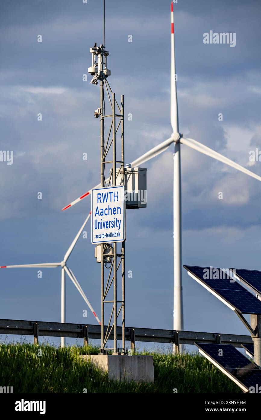 Piste d'essai de l'Université RWTH d'Aix-la-Chapelle, pour la conduite autonome, sur l'autoroute A44, 11 capteurs sur une section d'autoroute de 1 KM DE long collectent les données d'essai Banque D'Images
