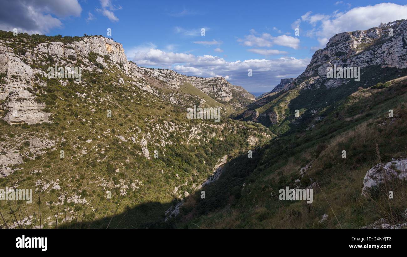 Magnifique canyon à la réserve naturelle orientée Cavagrande del Cassibile, Syracuse, Sicile, Italie Banque D'Images