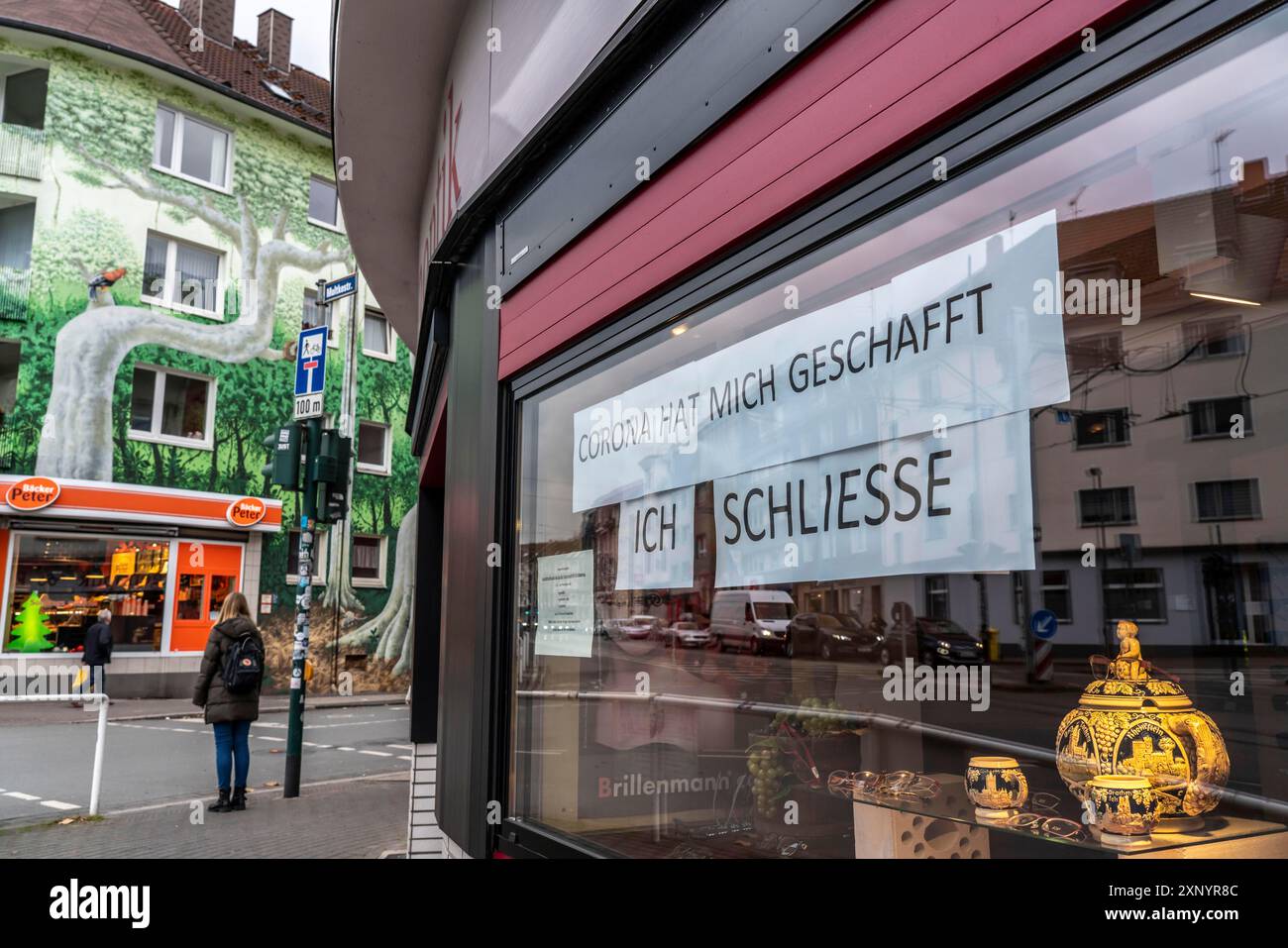 Fermeture d'entreprise en raison des conséquences économiques de la crise de Corona, le magasin spécialisé de l'opticien a roulé, dans le quartier sud d'Essen Banque D'Images