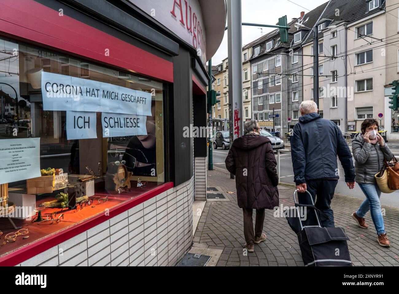 Fermeture d'entreprise en raison des conséquences économiques de la crise de Corona, le magasin spécialisé de l'opticien a roulé, dans le quartier sud d'Essen Banque D'Images