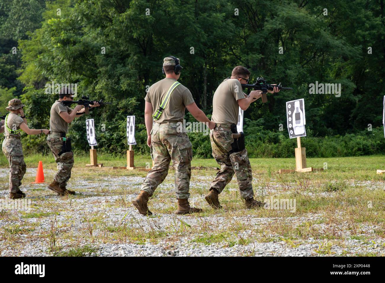 Les soldats de la 381e compagnie de police militaire participent à l'entraînement et à la qualification des armes de maintien de l'ordre (LEWTAQ) pendant l'entraînement annuel du 81e Commandement des troupes le 25 juillet 2024, au camp Atterbury près d'Édimbourg, Indiana. (Photo de la Garde nationale de l'Indiana par le sergent Skyler Schendt) Banque D'Images