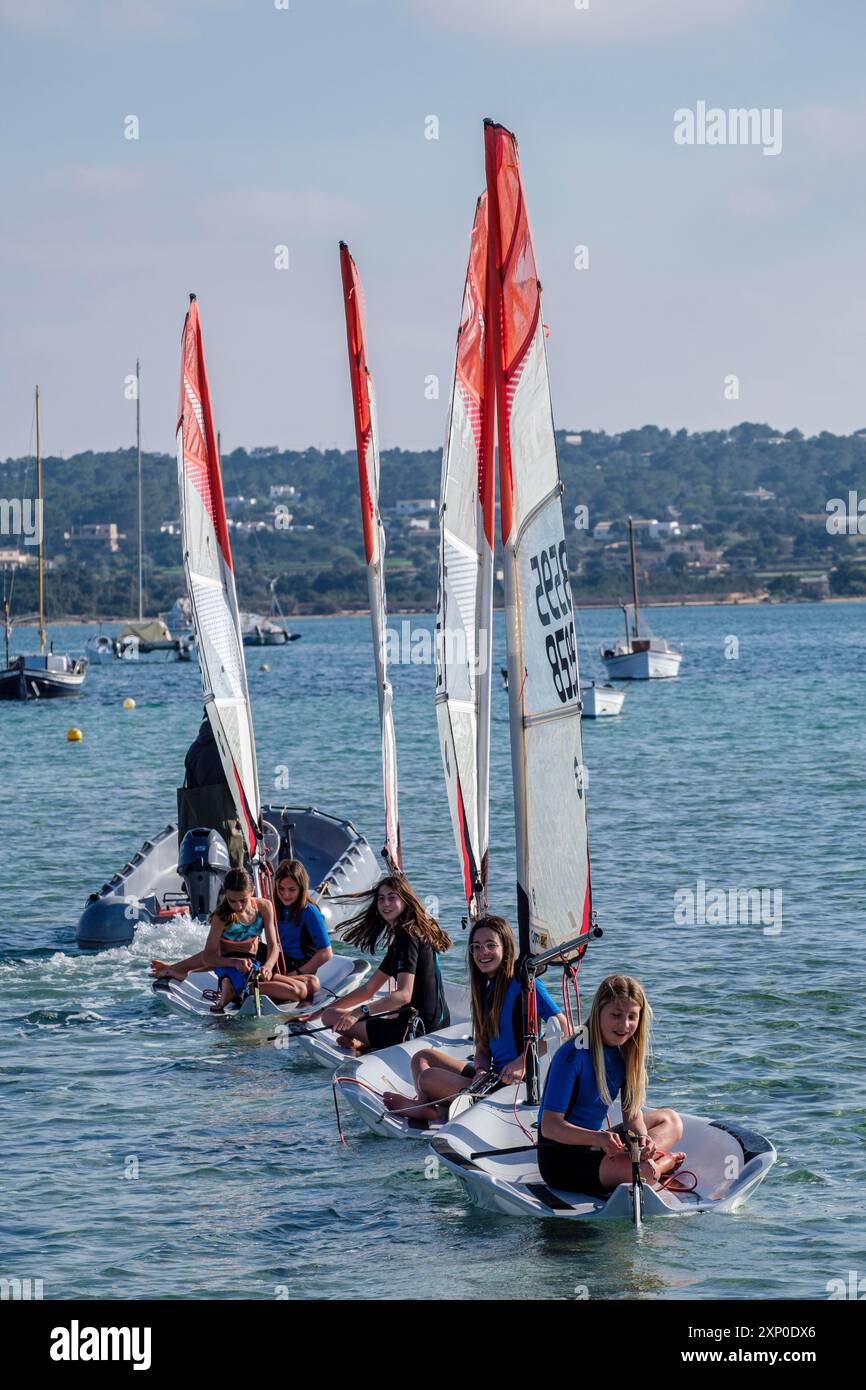 Estany des Peix, Ecole de voile, Formentera, Iles Pitiuses, Communauté des Baléares, Espagne Banque D'Images