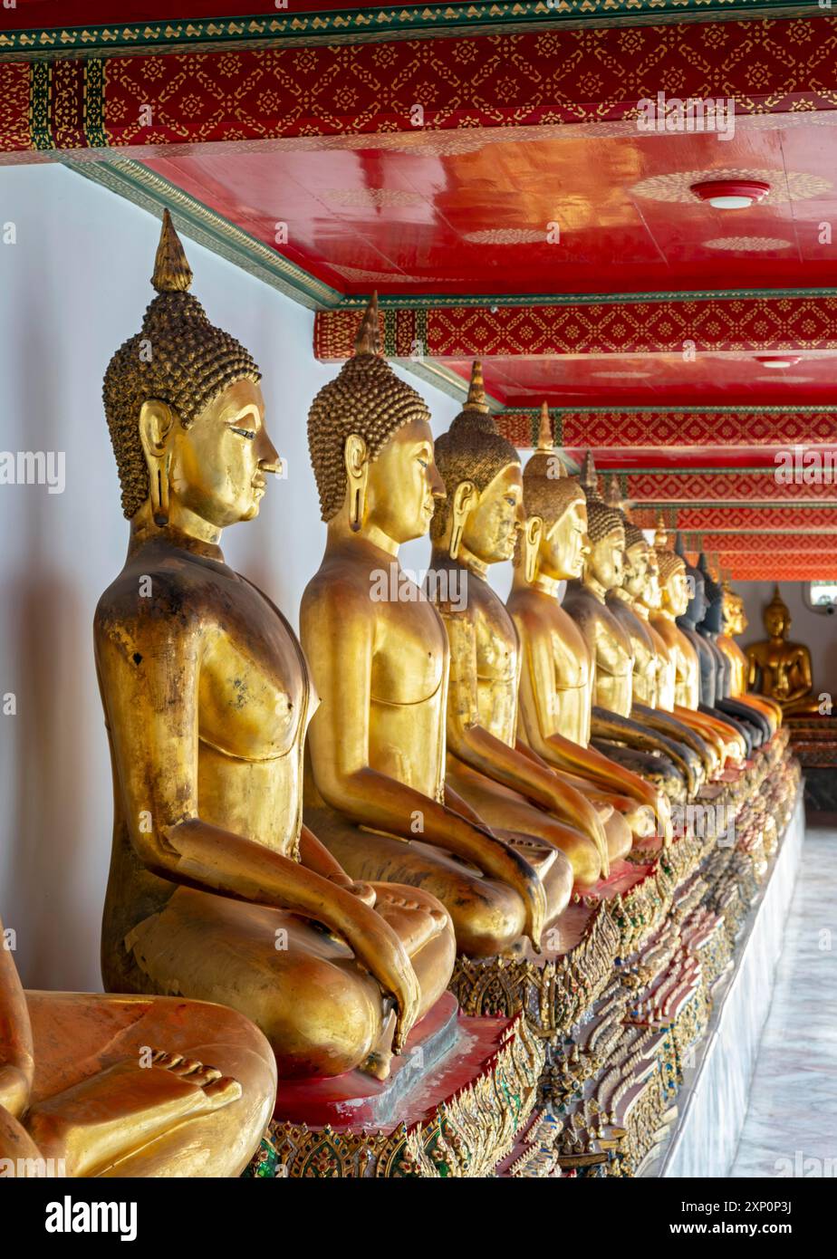 Images de Bouddha au cloître Phra Rabiang, complexe Wat Pho, Bangkok, Thaïlande Banque D'Images