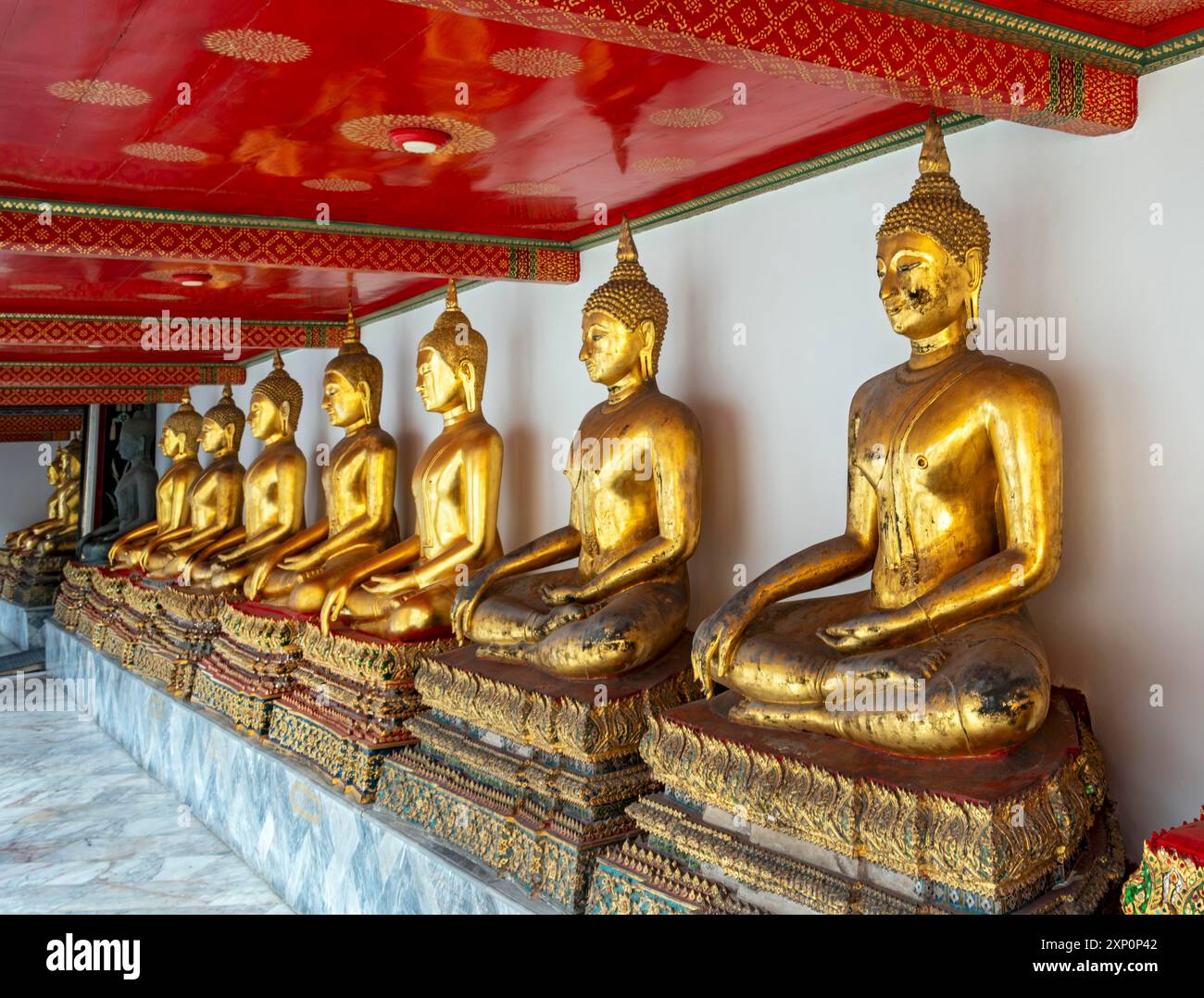 Images de Bouddha au cloître Phra Rabiang, complexe Wat Pho, Bangkok, Thaïlande Banque D'Images