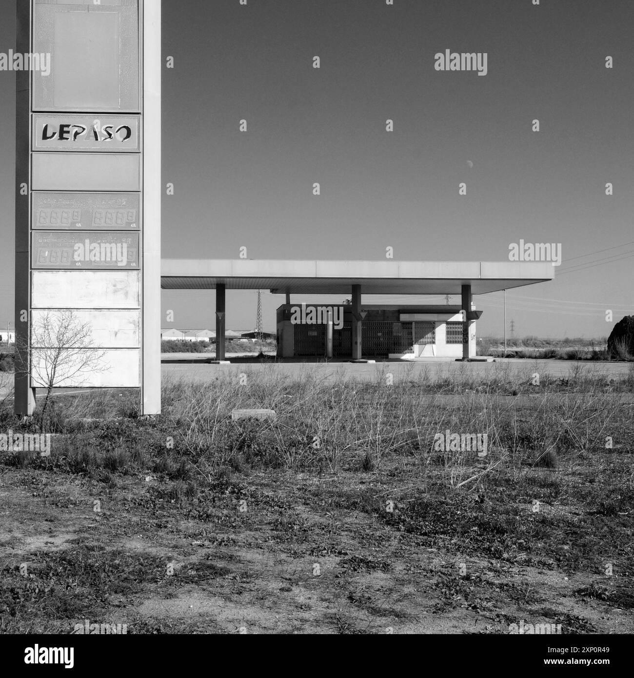 Station-service abandonnée, noir et blanc, Aragon, Espagne Banque D'Images
