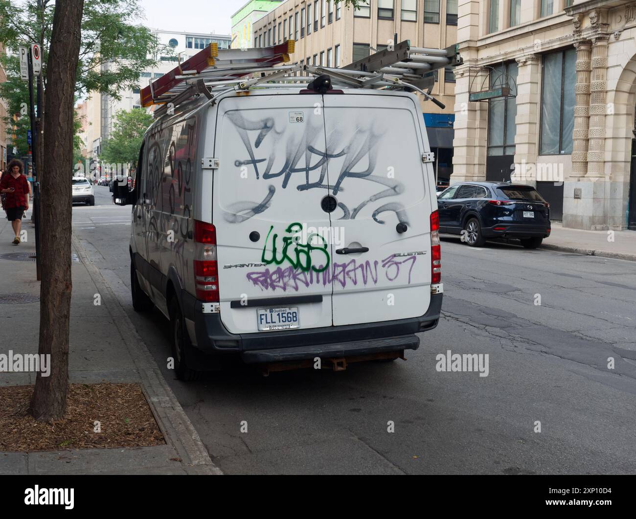 Peinture graffiti sur une fourgonnette commerciale à Montréal, Québec, Canada Banque D'Images