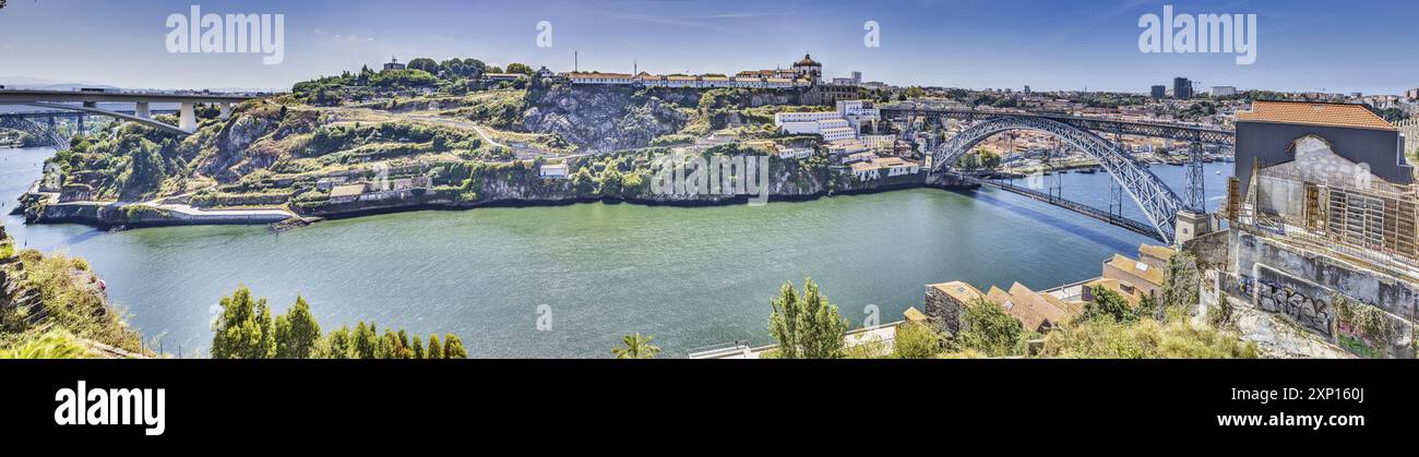 Une vue aérienne époustouflante d'un paysage urbain métropolitain animé avec rivières et ponts Banque D'Images