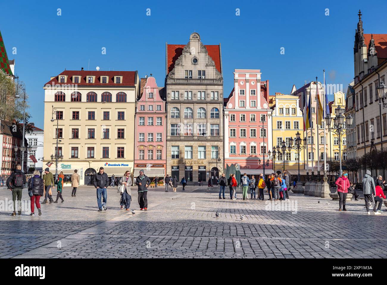 WROCLAW, POLOGNE - 4 NOVEMBRE 2023 : ce sont des maisons historiques sur la place du marché. Banque D'Images