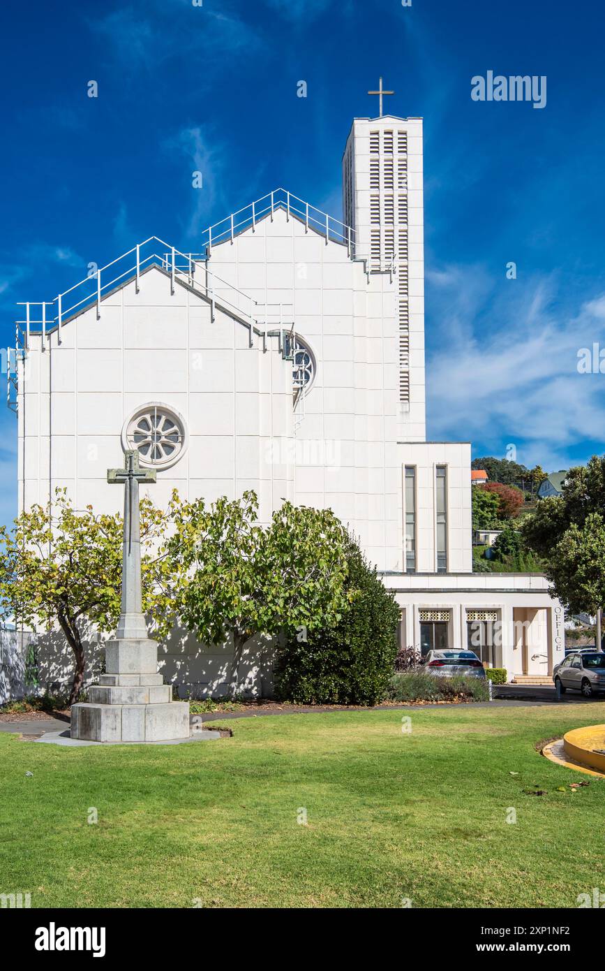 Cathédrale Saint-Jean-l'Evangéliste de Waiapu, une cathédrale anglicane de Napier, Nouvelle-Zélande a été construite dans un style art déco en 1965. Banque D'Images